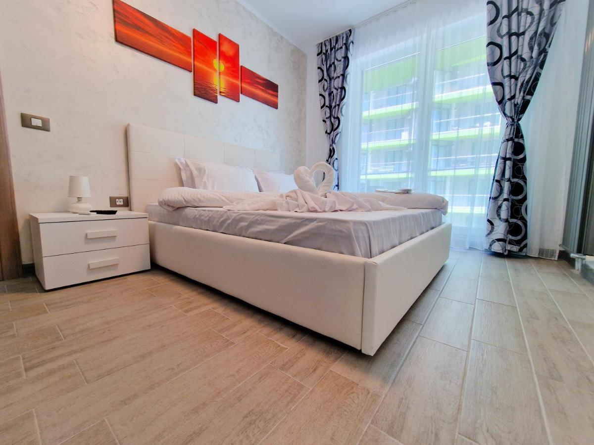 Sole Aparthotel Pool & Spa Mamaia Nord นาโวดาริ ภายนอก รูปภาพ